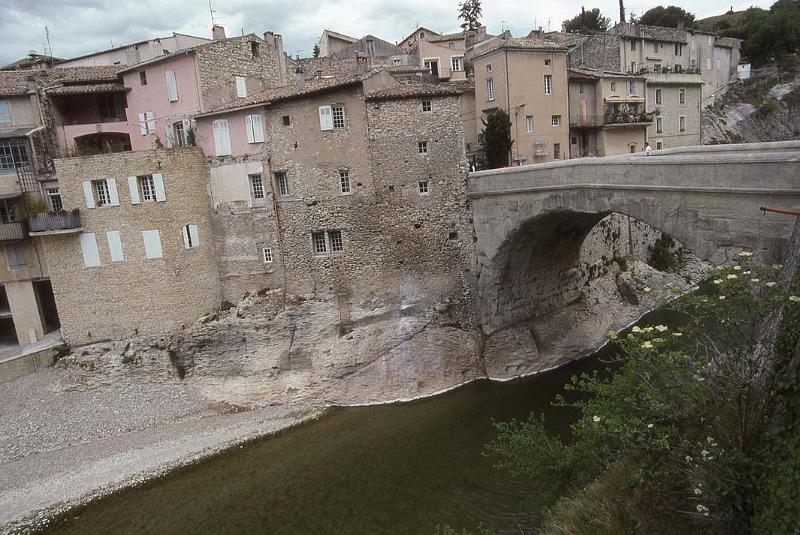 France 97 Vaison Roman Bridge.jpg
